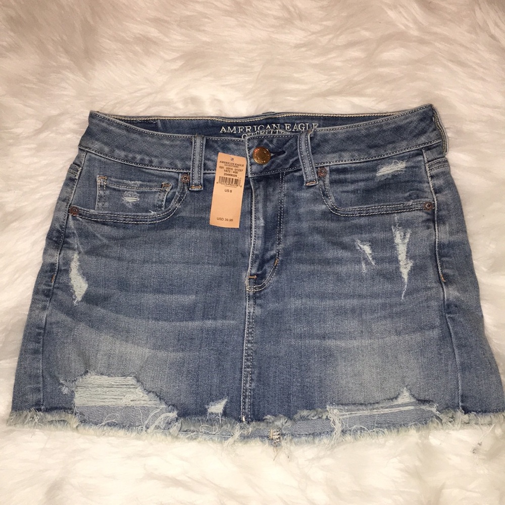 American Eagle mini skirt.